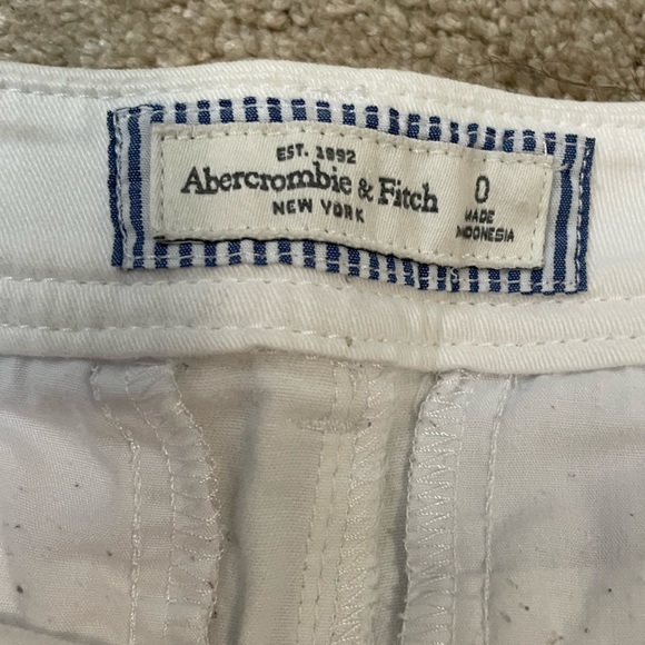 Abercrombie & Fitch Soft White Shorts Size 0 - Picture 2 of 2